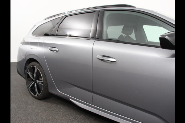Peugeot 308 1.2 PureTech GT Climate control Adaptive cruise control Parkeersensoren Achteruitrijcamera Navigatie Voorstoelen verwarmd LED Apple Carplay/ Android Auto