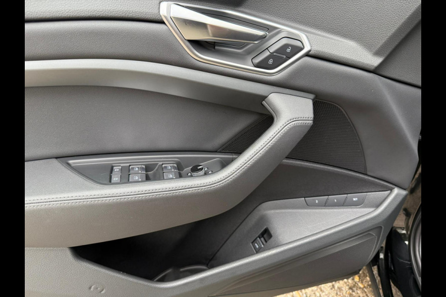 Audi e-tron E-tron 50 quattro Launch edition plus 71 kWh NAVI | PDC | CARPLAY | LEDER | STOELVERWARMING