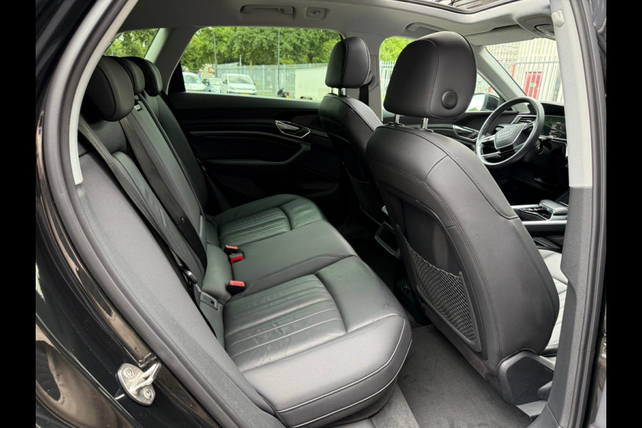 Audi e-tron E-tron 50 quattro Launch edition plus 71 kWh NAVI | PDC | CARPLAY | LEDER | STOELVERWARMING