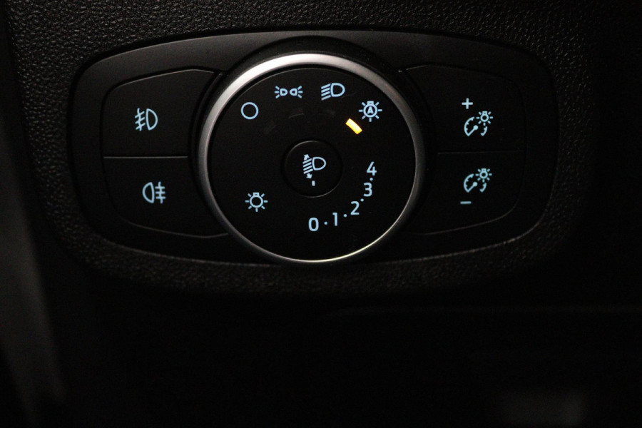 Ford Fiesta 1.0 EcoBoost Titanium (PARKEERSENSOREN, ACHTERUITRIJCAMERA, CRUISE CONTROL, LANE-ASSIST, NL-AUTO)