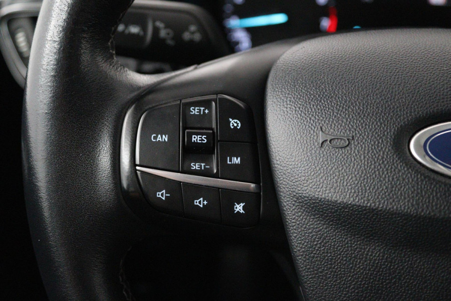 Ford Fiesta 1.0 EcoBoost Titanium (PARKEERSENSOREN, ACHTERUITRIJCAMERA, CRUISE CONTROL, LANE-ASSIST, NL-AUTO)