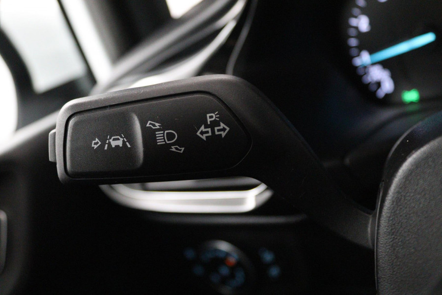 Ford Fiesta 1.0 EcoBoost Titanium (PARKEERSENSOREN, ACHTERUITRIJCAMERA, CRUISE CONTROL, LANE-ASSIST, NL-AUTO)