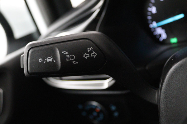 Ford Fiesta 1.0 EcoBoost Titanium (PARKEERSENSOREN, ACHTERUITRIJCAMERA, CRUISE CONTROL, LANE-ASSIST, NL-AUTO)