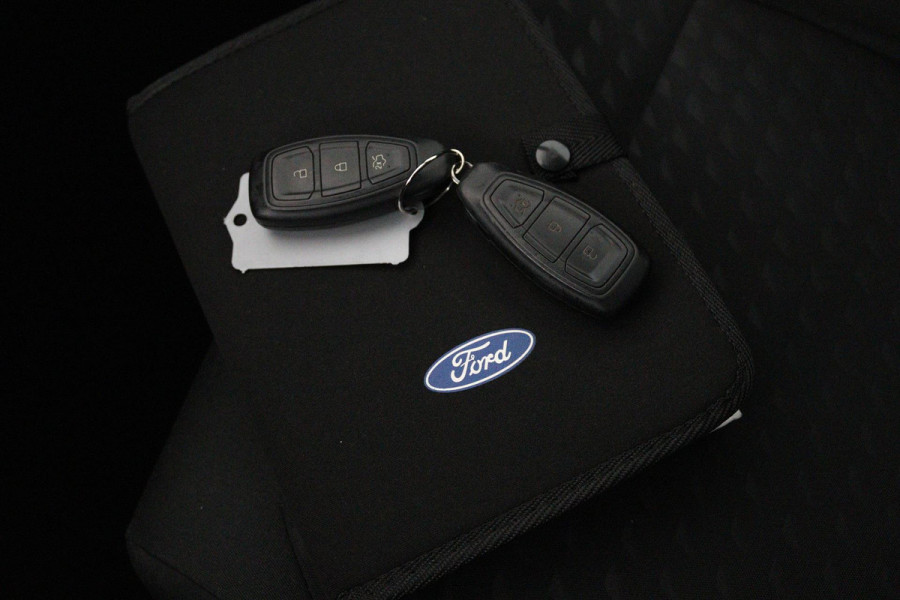 Ford Fiesta 1.0 EcoBoost Titanium (PARKEERSENSOREN, ACHTERUITRIJCAMERA, CRUISE CONTROL, LANE-ASSIST, NL-AUTO)