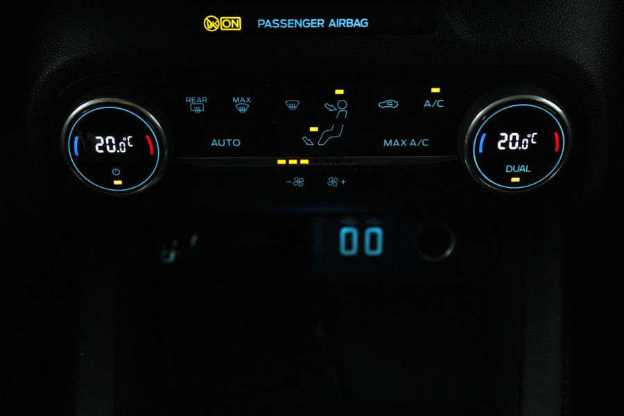 Ford Focus 1.0 EcoBoost Titanium X Business (PARKEERSENSOREN, ACHTERUITRIJCAMERA, CRUISE CONTROL, NAVIGATIE, LANE-ASSIST)