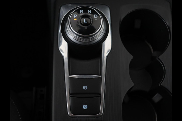 Ford Kuga 2.5 PHEV Titanium | Trekhaak | Camera | Carplay | Navigatie | Climate control | Cruise control | Bluetooth | Keyless | Digital Cockpit