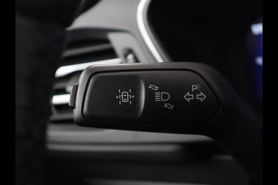 Ford Kuga 2.5 PHEV Titanium | Trekhaak | Camera | Carplay | Navigatie | Climate control | Cruise control | Bluetooth | Keyless | Digital Cockpit