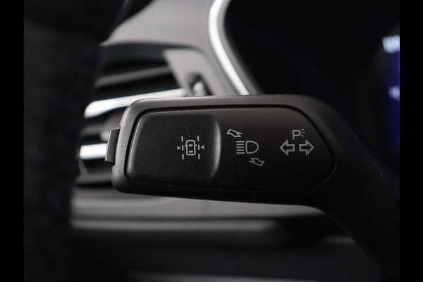 Ford Kuga 2.5 PHEV Titanium | Trekhaak | Camera | Carplay | Navigatie | Climate control | Cruise control | Bluetooth | Keyless | Digital Cockpit