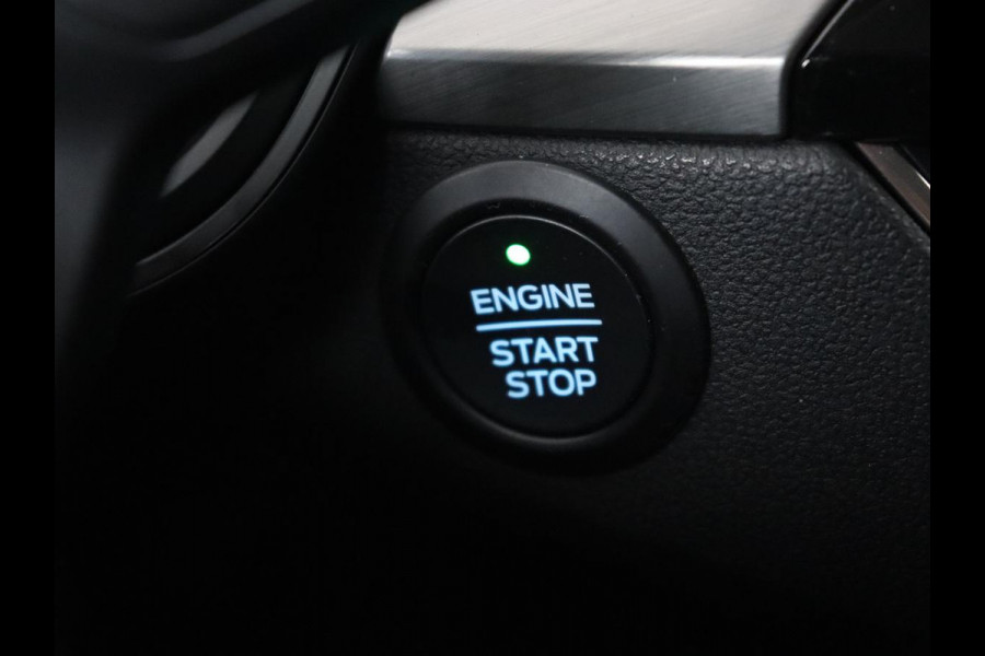 Ford Kuga 2.5 PHEV Titanium | Trekhaak | Camera | Carplay | Navigatie | Climate control | Cruise control | Bluetooth | Keyless | Digital Cockpit