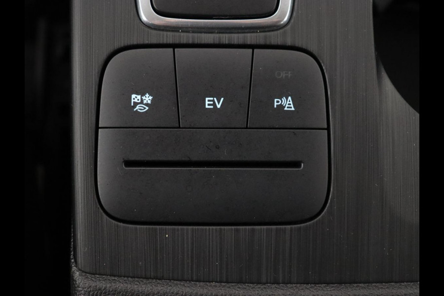 Ford Kuga 2.5 PHEV Titanium | Trekhaak | Camera | Carplay | Navigatie | Climate control | Cruise control | Bluetooth | Keyless | Digital Cockpit
