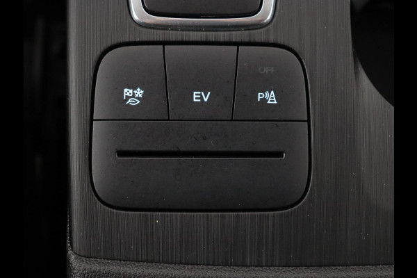 Ford Kuga 2.5 PHEV Titanium | Trekhaak | Camera | Carplay | Navigatie | Climate control | Cruise control | Bluetooth | Keyless | Digital Cockpit
