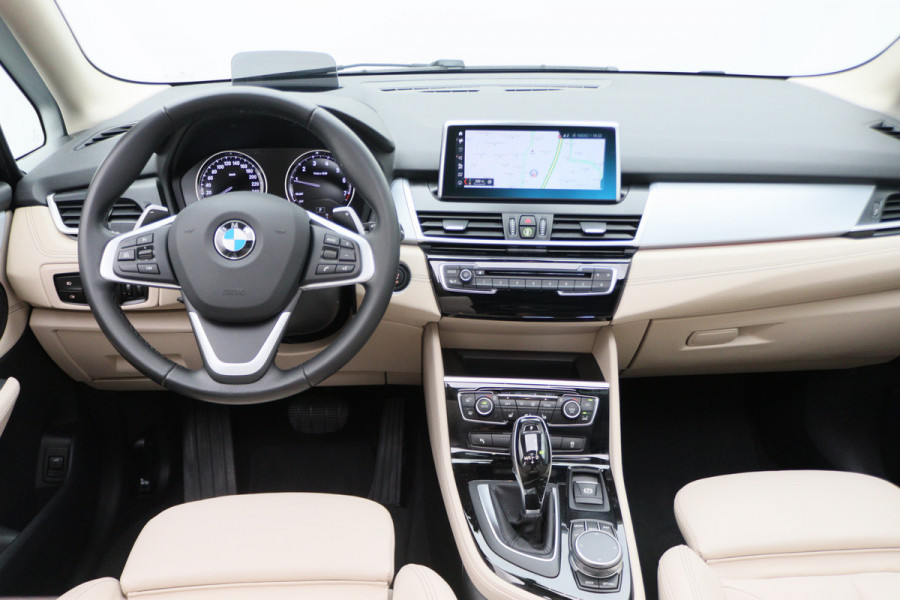 BMW 2 Serie Active Tourer 220i High Executive Automaat Panoramadak, Leer, Head-Up, Camera, Navigatie, LED