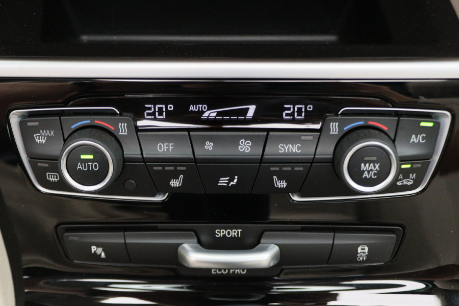 BMW 2 Serie Active Tourer 220i High Executive Automaat Panoramadak, Leer, Head-Up, Camera, Navigatie, LED