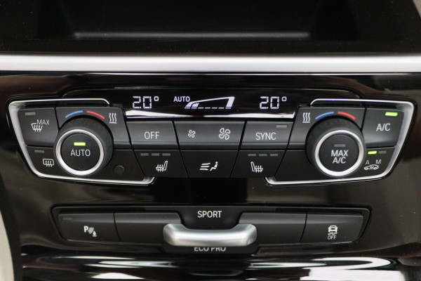 BMW 2 Serie Active Tourer 220i High Executive Automaat Panoramadak, Leer, Head-Up, Camera, Navigatie, LED