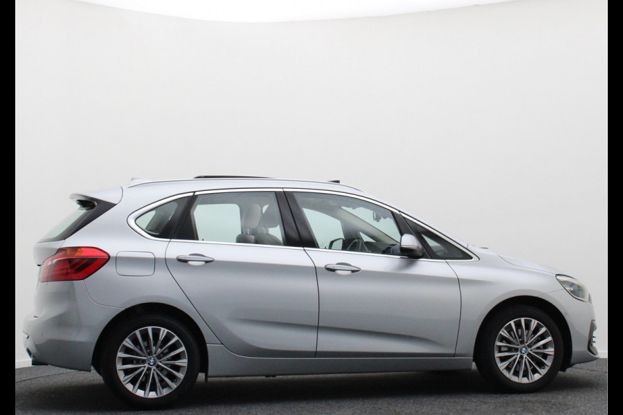 BMW 2 Serie Active Tourer 220i High Executive Automaat Panoramadak, Leer, Head-Up, Camera, Navigatie, LED