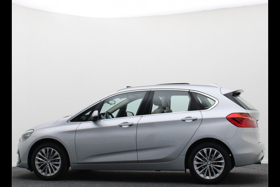 BMW 2 Serie Active Tourer 220i High Executive Automaat Panoramadak, Leer, Head-Up, Camera, Navigatie, LED