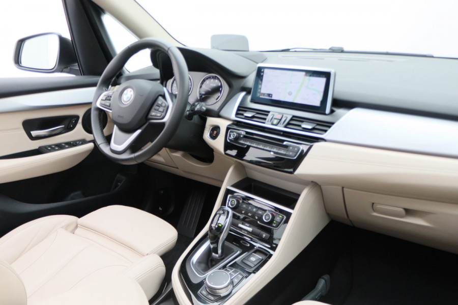 BMW 2 Serie Active Tourer 220i High Executive Automaat Panoramadak, Leer, Head-Up, Camera, Navigatie, LED