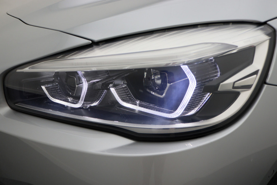BMW 2 Serie Active Tourer 220i High Executive Automaat Panoramadak, Leer, Head-Up, Camera, Navigatie, LED