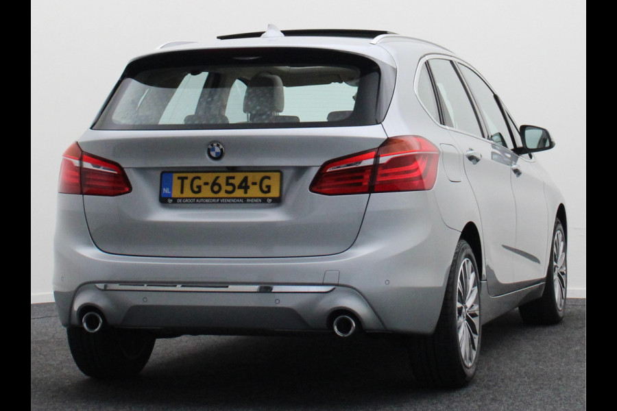 BMW 2 Serie Active Tourer 220i High Executive Automaat Panoramadak, Leer, Head-Up, Camera, Navigatie, LED