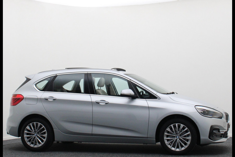 BMW 2 Serie Active Tourer 220i High Executive Automaat Panoramadak, Leer, Head-Up, Camera, Navigatie, LED
