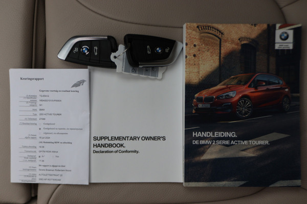 BMW 2 Serie Active Tourer 220i High Executive Automaat Panoramadak, Leer, Head-Up, Camera, Navigatie, LED