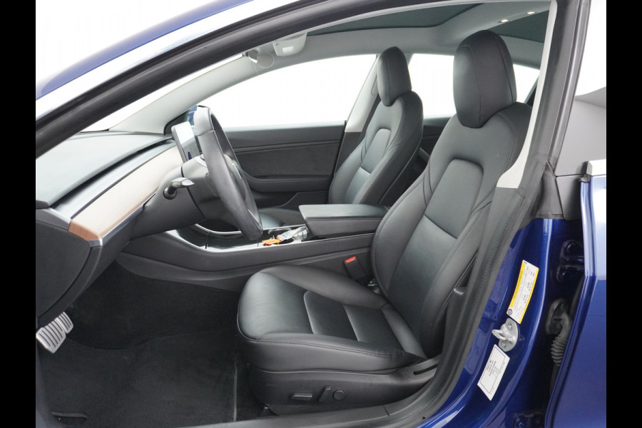 Tesla Model 3 Performance 513pk 3,4 sec 0-100 ! Long Range 20"lm FSD-computer 3 AutoPilot Carbon-Spoiler Premium-HiFi Pano.dak Camera Leer Ada Navigatiesysteem full map LED-a+v Comfortstoel(en) ACC Dual-ECC DAB Voorverwarmen interieur via App Keyless via Telefoonsleutel One-Pedal-Drive 4wd Rode Remklauwen Carbon-Spoiler Premium Audio Veel grip door 4WD vierwielaandrijving.  Origineel Nederlandse auto ! nieuwprijs euro 65.680 euro Accu garantie 23-12-2027