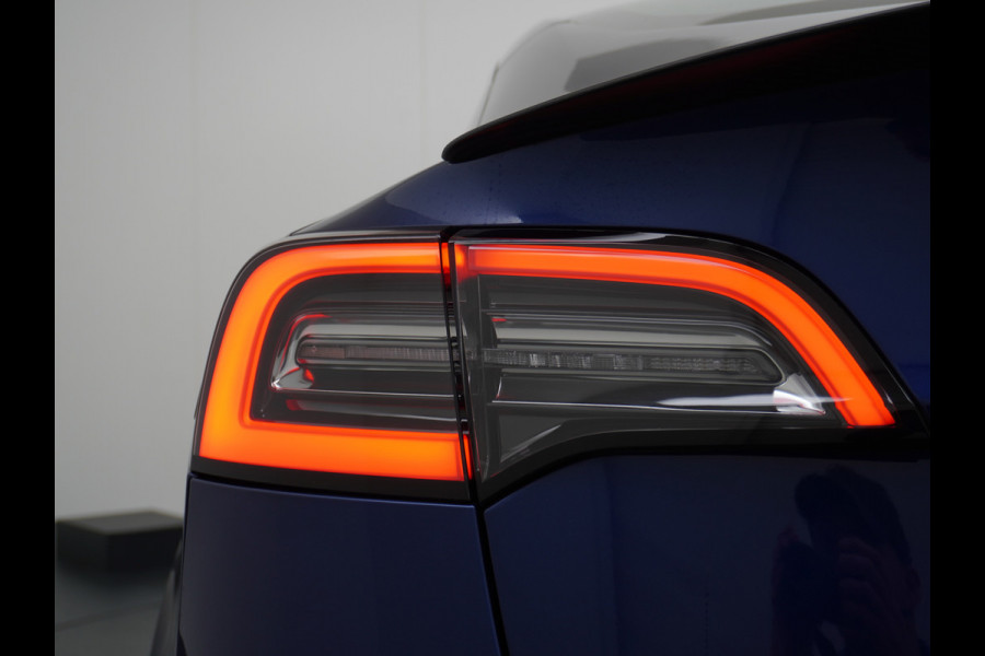 Tesla Model 3 Performance 513pk 3,4 sec 0-100 ! Long Range 20"lm FSD-computer 3 AutoPilot Carbon-Spoiler Premium-HiFi Pano.dak Camera Leer Ada Navigatiesysteem full map LED-a+v Comfortstoel(en) ACC Dual-ECC DAB Voorverwarmen interieur via App Keyless via Telefoonsleutel One-Pedal-Drive 4wd Rode Remklauwen Carbon-Spoiler Premium Audio Veel grip door 4WD vierwielaandrijving.  Origineel Nederlandse auto ! nieuwprijs euro 65.680 euro Accu garantie 23-12-2027