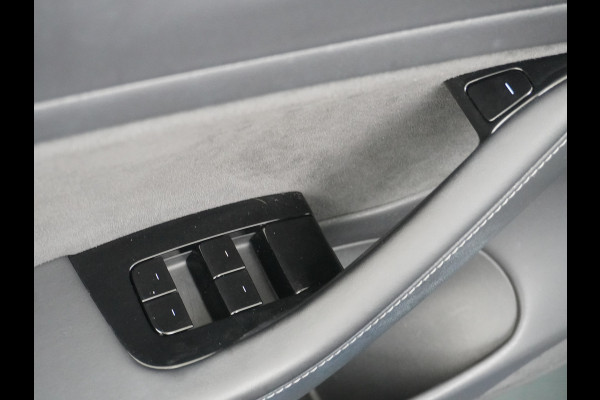 Tesla Model 3 Performance 513pk 3,4 sec 0-100 ! Long Range 20"lm FSD-computer 3 AutoPilot Carbon-Spoiler Premium-HiFi Pano.dak Camera Leer Ada Navigatiesysteem full map LED-a+v Comfortstoel(en) ACC Dual-ECC DAB Voorverwarmen interieur via App Keyless via Telefoonsleutel One-Pedal-Drive 4wd Rode Remklauwen Carbon-Spoiler Premium Audio Veel grip door 4WD vierwielaandrijving.  Origineel Nederlandse auto ! nieuwprijs euro 65.680 euro Accu garantie 23-12-2027