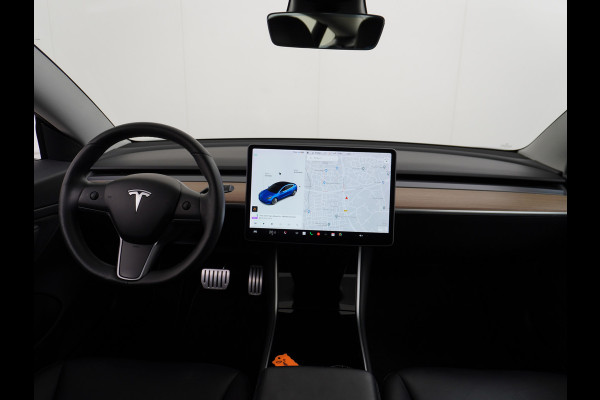 Tesla Model 3 Performance 513pk 3,4 sec 0-100 ! Long Range 20"lm FSD-computer 3 AutoPilot Carbon-Spoiler Premium-HiFi Pano.dak Camera Leer Ada Navigatiesysteem full map LED-a+v Comfortstoel(en) ACC Dual-ECC DAB Voorverwarmen interieur via App Keyless via Telefoonsleutel One-Pedal-Drive 4wd Rode Remklauwen Carbon-Spoiler Premium Audio Veel grip door 4WD vierwielaandrijving.  Origineel Nederlandse auto ! nieuwprijs euro 65.680 euro Accu garantie 23-12-2027