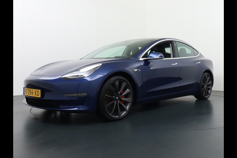 Tesla Model 3 Performance 513pk 3,4 sec 0-100 ! Long Range 20"lm FSD-computer 3 AutoPilot Carbon-Spoiler Premium-HiFi Pano.dak Camera Leer Ada Navigatiesysteem full map LED-a+v Comfortstoel(en) ACC Dual-ECC DAB Voorverwarmen interieur via App Keyless via Telefoonsleutel One-Pedal-Drive 4wd Rode Remklauwen Carbon-Spoiler Premium Audio Veel grip door 4WD vierwielaandrijving.  Origineel Nederlandse auto ! nieuwprijs euro 65.680 euro Accu garantie 23-12-2027