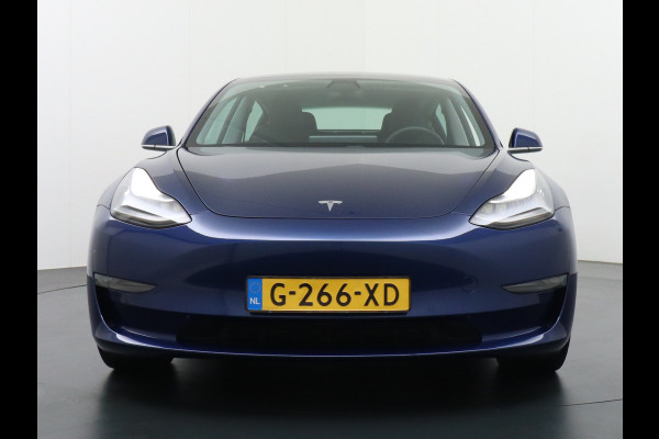 Tesla Model 3 Performance 513pk 3,4 sec 0-100 ! Long Range 20"lm FSD-computer 3 AutoPilot Carbon-Spoiler Premium-HiFi Pano.dak Camera Leer Ada Navigatiesysteem full map LED-a+v Comfortstoel(en) ACC Dual-ECC DAB Voorverwarmen interieur via App Keyless via Telefoonsleutel One-Pedal-Drive 4wd Rode Remklauwen Carbon-Spoiler Premium Audio Veel grip door 4WD vierwielaandrijving.  Origineel Nederlandse auto ! nieuwprijs euro 65.680 euro Accu garantie 23-12-2027