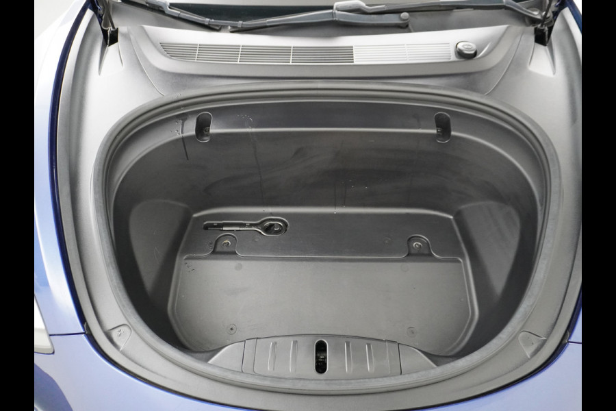 Tesla Model 3 Performance 513pk 3,4 sec 0-100 ! Long Range 20"lm FSD-computer 3 AutoPilot Carbon-Spoiler Premium-HiFi Pano.dak Camera Leer Ada Navigatiesysteem full map LED-a+v Comfortstoel(en) ACC Dual-ECC DAB Voorverwarmen interieur via App Keyless via Telefoonsleutel One-Pedal-Drive 4wd Rode Remklauwen Carbon-Spoiler Premium Audio Veel grip door 4WD vierwielaandrijving.  Origineel Nederlandse auto ! nieuwprijs euro 65.680 euro Accu garantie 23-12-2027