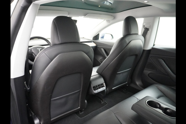 Tesla Model 3 Performance 513pk 3,4 sec 0-100 ! Long Range 20"lm FSD-computer 3 AutoPilot Carbon-Spoiler Premium-HiFi Pano.dak Camera Leer Ada Navigatiesysteem full map LED-a+v Comfortstoel(en) ACC Dual-ECC DAB Voorverwarmen interieur via App Keyless via Telefoonsleutel One-Pedal-Drive 4wd Rode Remklauwen Carbon-Spoiler Premium Audio Veel grip door 4WD vierwielaandrijving.  Origineel Nederlandse auto ! nieuwprijs euro 65.680 euro Accu garantie 23-12-2027