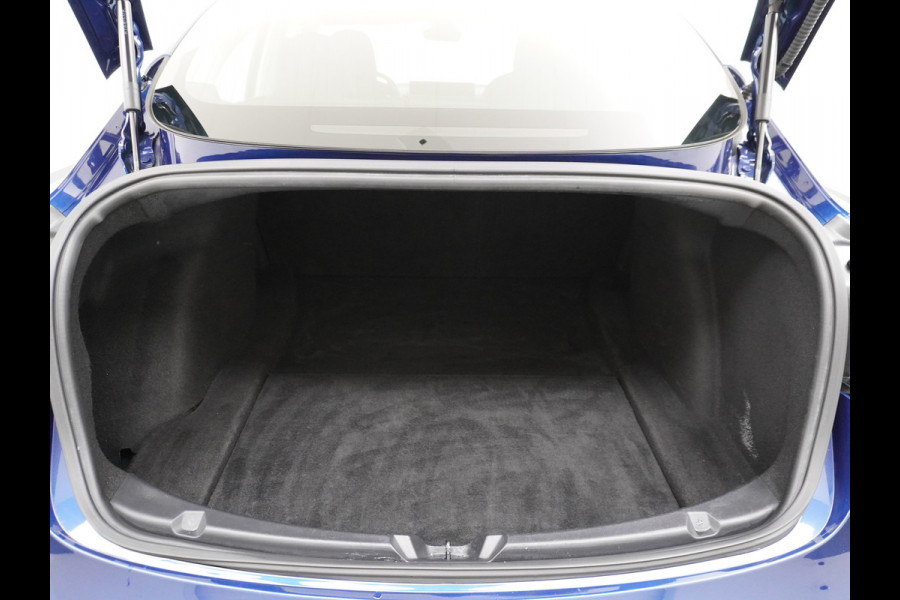 Tesla Model 3 Performance 513pk 3,4 sec 0-100 ! Long Range 20"lm FSD-computer 3 AutoPilot Carbon-Spoiler Premium-HiFi Pano.dak Camera Leer Ada Navigatiesysteem full map LED-a+v Comfortstoel(en) ACC Dual-ECC DAB Voorverwarmen interieur via App Keyless via Telefoonsleutel One-Pedal-Drive 4wd Rode Remklauwen Carbon-Spoiler Premium Audio Veel grip door 4WD vierwielaandrijving.  Origineel Nederlandse auto ! nieuwprijs euro 65.680 euro Accu garantie 23-12-2027