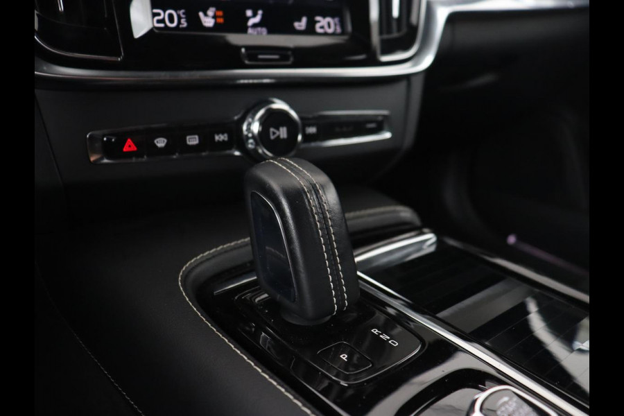 Volvo V90 2.0 T8 Recharge AWD R-Design | Stoel & stuurverwarming | Trekhaak | Adaptive cruise | Camera | Carplay | BLIS | Carplay | Navigatie | Keyless | Achterbankverwarming
