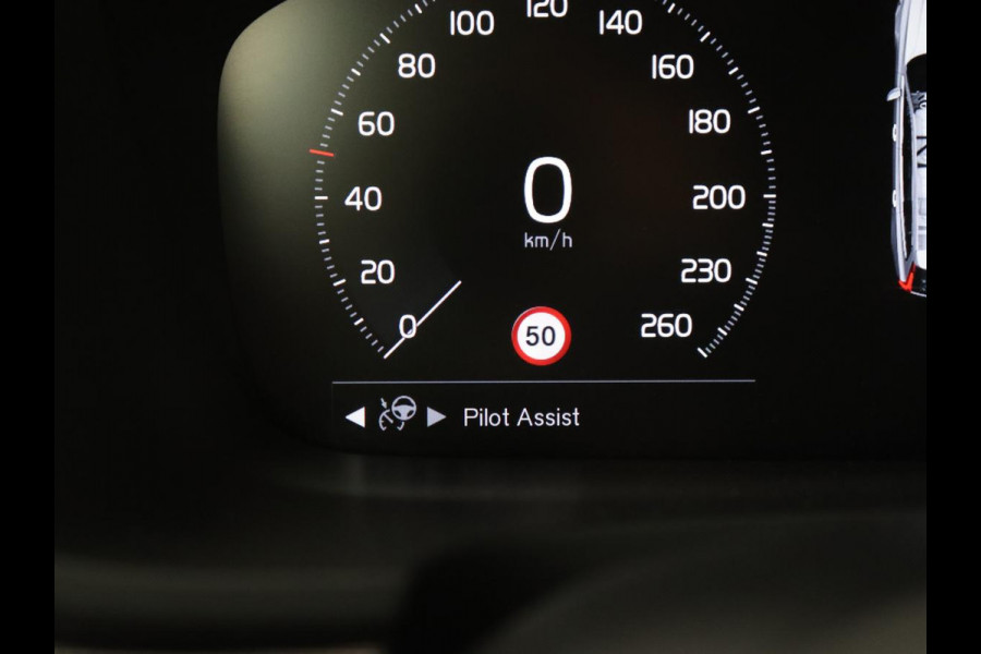 Volvo V90 2.0 T8 Recharge AWD R-Design | Stoel & stuurverwarming | Trekhaak | Adaptive cruise | Camera | Carplay | BLIS | Carplay | Navigatie | Keyless | Achterbankverwarming