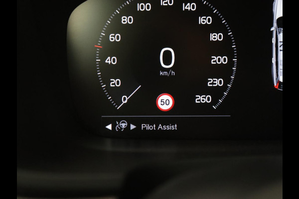 Volvo V90 2.0 T8 Recharge AWD R-Design | Stoel & stuurverwarming | Trekhaak | Adaptive cruise | Camera | Carplay | BLIS | Carplay | Navigatie | Keyless | Achterbankverwarming