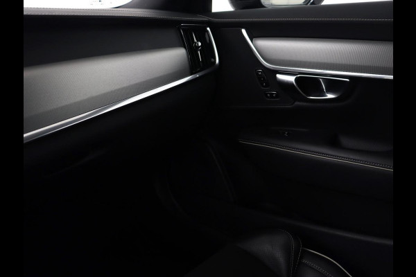 Volvo V90 2.0 T8 Recharge AWD R-Design | Stoel & stuurverwarming | Trekhaak | Adaptive cruise | Camera | Carplay | BLIS | Carplay | Navigatie | Keyless | Achterbankverwarming