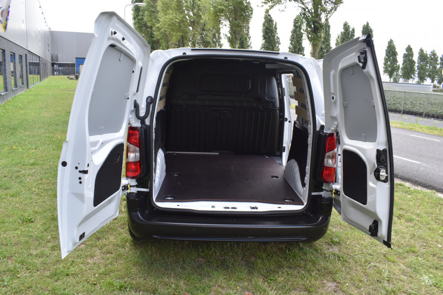 Opel Combo 1.5 BlueHDi 130 S&S L1 Euro 6 Automaat diesel Navigatie applecarplay Betimmering Lm Velgen