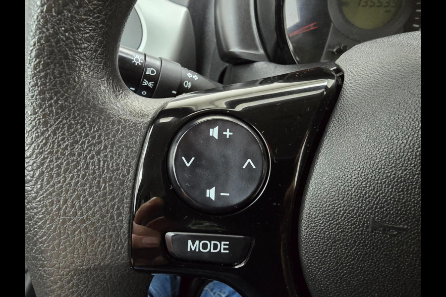Peugeot 108 Occasion in zwart met airco en bluetooth connecten | Tweedehands Peugeot 108 zwart | Dagrij led | 5 deurs | Zuinig