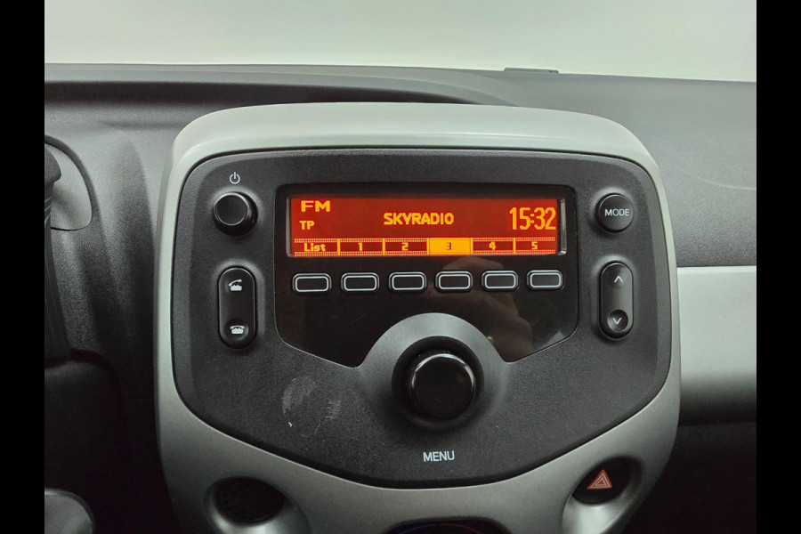 Peugeot 108 Occasion in zwart met airco en bluetooth connecten | Tweedehands Peugeot 108 zwart | Dagrij led | 5 deurs | Zuinig