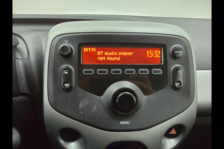 Peugeot 108 Occasion in zwart met airco en bluetooth connecten | Tweedehands Peugeot 108 zwart | Dagrij led | 5 deurs | Zuinig
