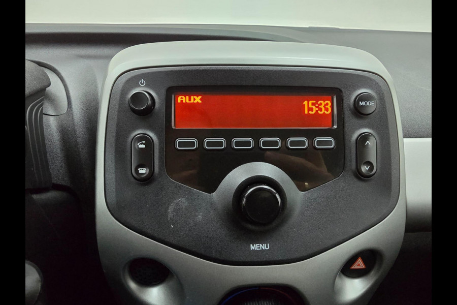 Peugeot 108 Occasion in zwart met airco en bluetooth connecten | Tweedehands Peugeot 108 zwart | Dagrij led | 5 deurs | Zuinig