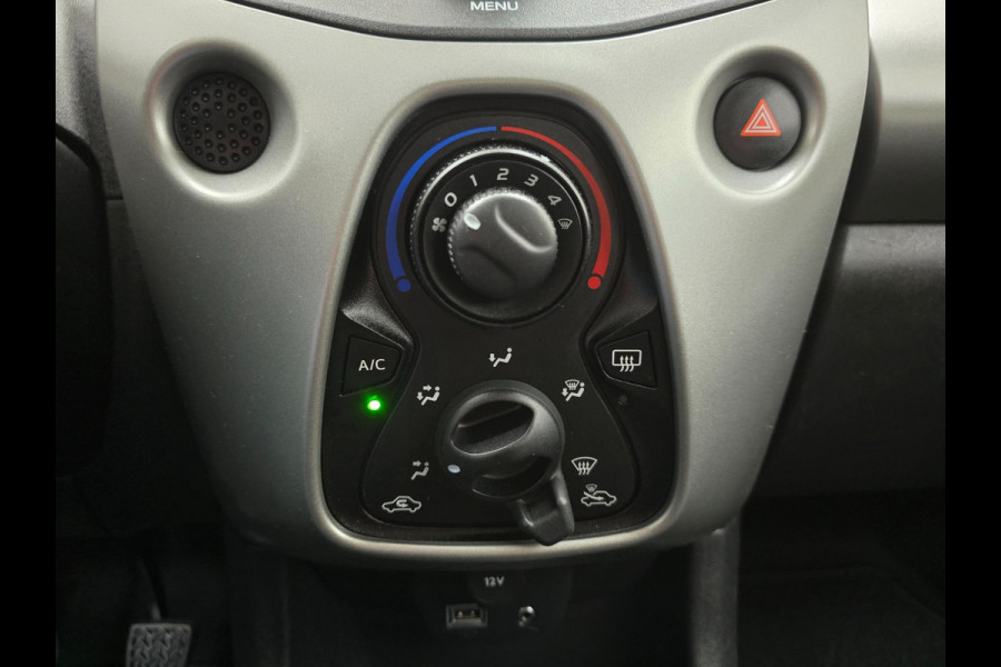 Peugeot 108 Occasion in zwart met airco en bluetooth connecten | Tweedehands Peugeot 108 zwart | Dagrij led | 5 deurs | Zuinig