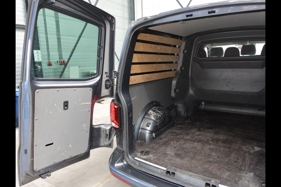 Volkswagen Transporter 2.0 TDI L2H1 Automaat Dubbele Cabine Airco Cruise Navi Parkeersensoren