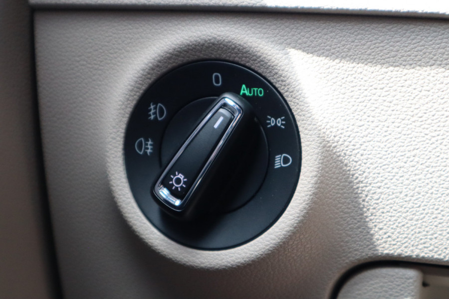 Škoda Karoq 1.0 TSI Business Edition Plus | Camera | Stoelverwarming + elektr. verstelbaar | Navi |
