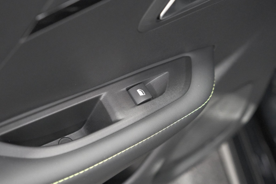 Peugeot 208 Hybrid 136 e-DCS6 GT | 360 Camera | Adaptieve Cruise Control | Dodehoekdetectie | Apple Carplay