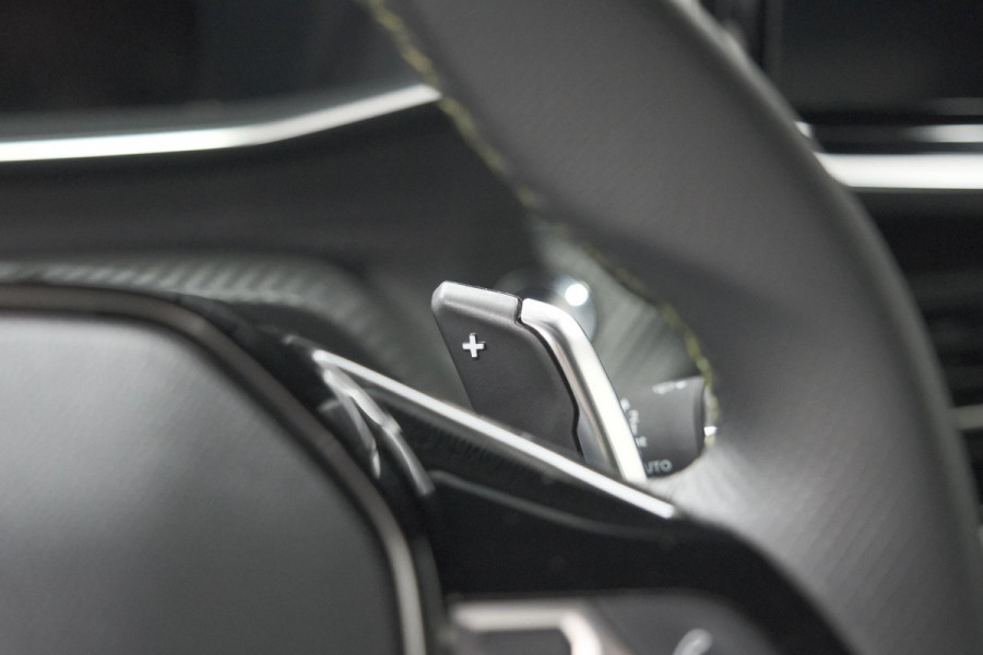 Peugeot 208 Hybrid 136 e-DCS6 GT | 360 Camera | Adaptieve Cruise Control | Dodehoekdetectie | Apple Carplay