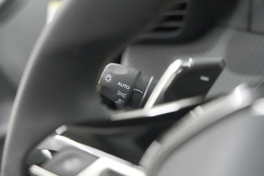 Peugeot 208 Hybrid 136 e-DCS6 GT | 360 Camera | Adaptieve Cruise Control | Dodehoekdetectie | Apple Carplay