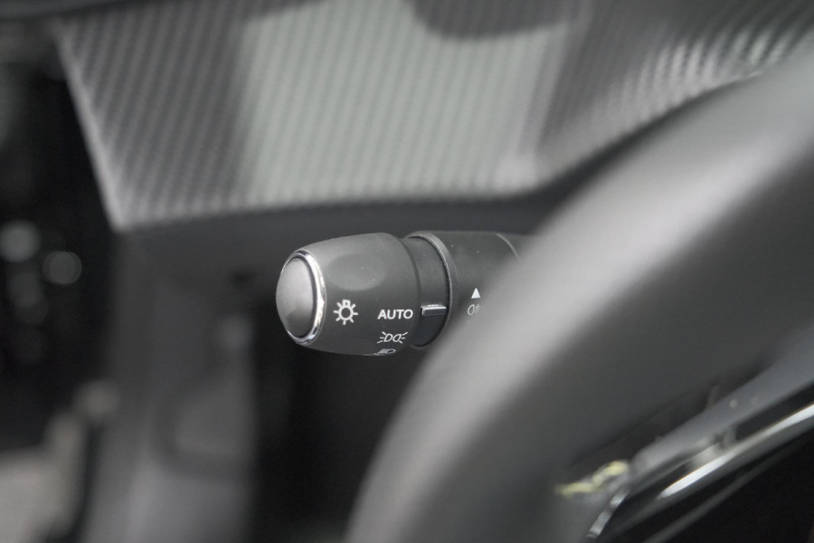 Peugeot 208 Hybrid 136 e-DCS6 GT | 360 Camera | Adaptieve Cruise Control | Dodehoekdetectie | Apple Carplay